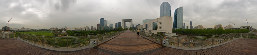 panoramique_parc3 Vue de la passerelle vers la Défense (Central-Parc à droite)