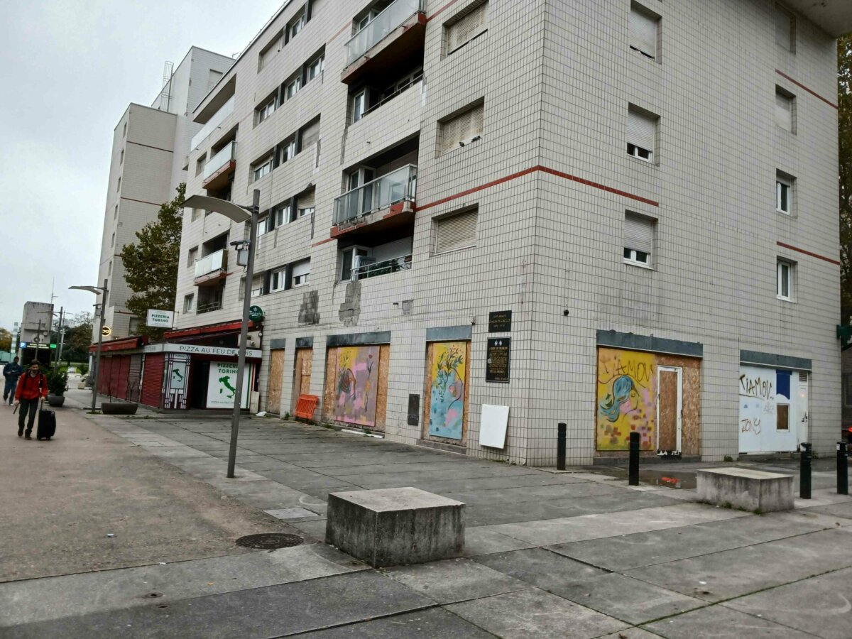 facade immeuble hlm dégradé ; relation mairie